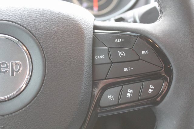 Used 2023 Jeep Cherokee Altitude Lux AWD/4WD image 24
