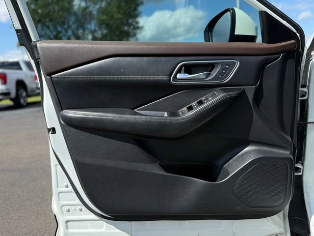 Used 2023 Nissan Rogue Platinum w/ Platinum Premium Package image 13