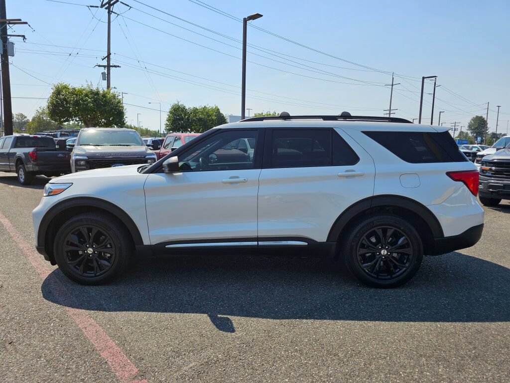 Used 2020 Ford Explorer XLT w/ Equipment Group 202A AWD/4WD image 8