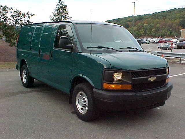 Used 2011 Chevrolet Express 3500 image 2