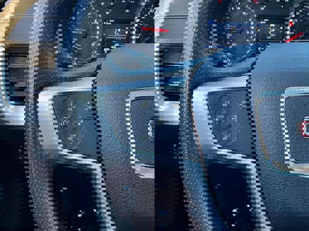 Used 2024 GMC Terrain SLE image 21