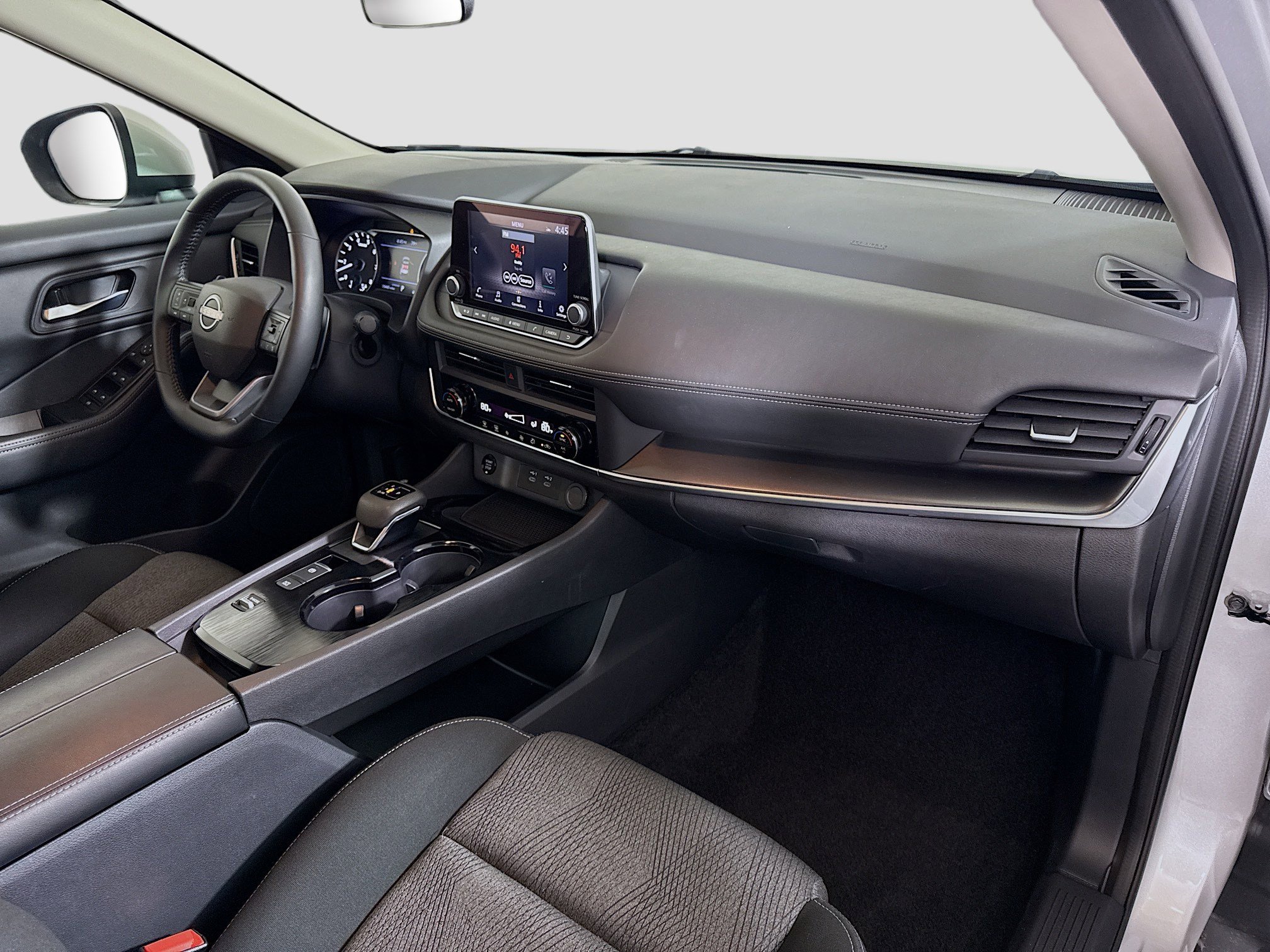 Used 2025 Nissan Rogue SV image 30