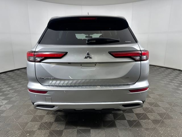 Used 2023 Mitsubishi Outlander SE image 4