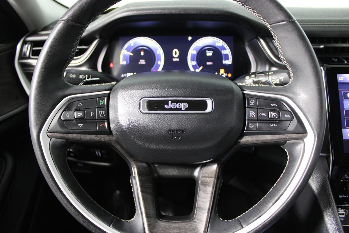 Used 2023 Jeep Grand Cherokee Limited AWD/4WD image 15