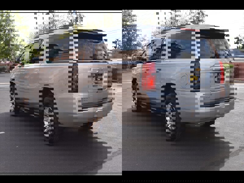 Used 2016 Chevrolet Suburban LT w/ Luxury Package RWD image 6