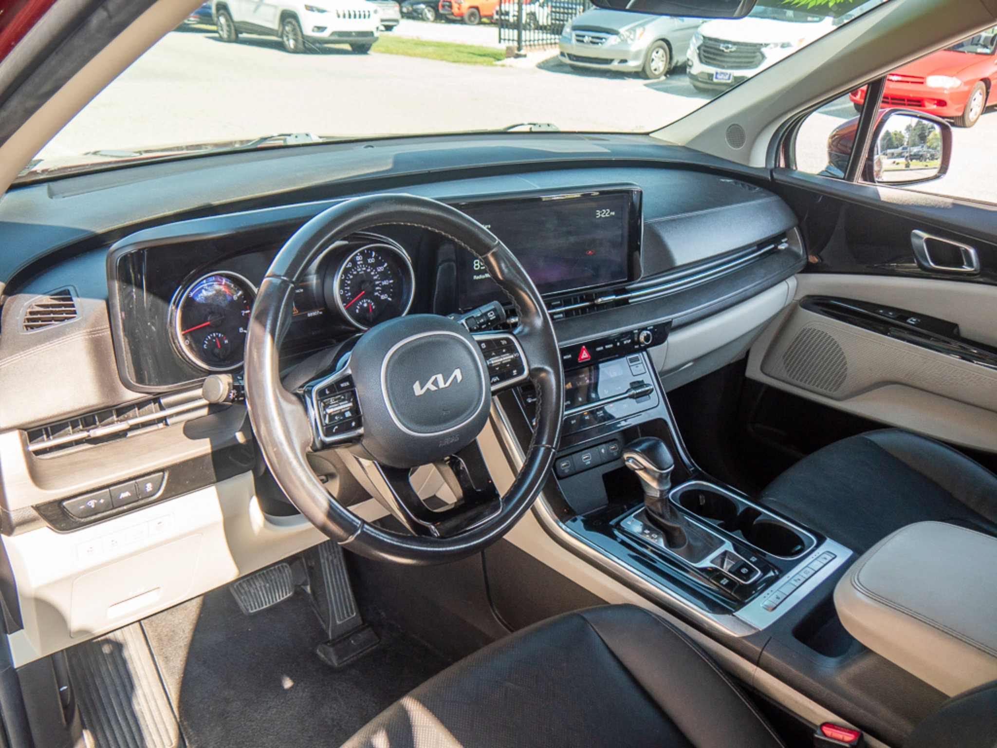 Used 2022 Kia Carnival EX FWD image 12