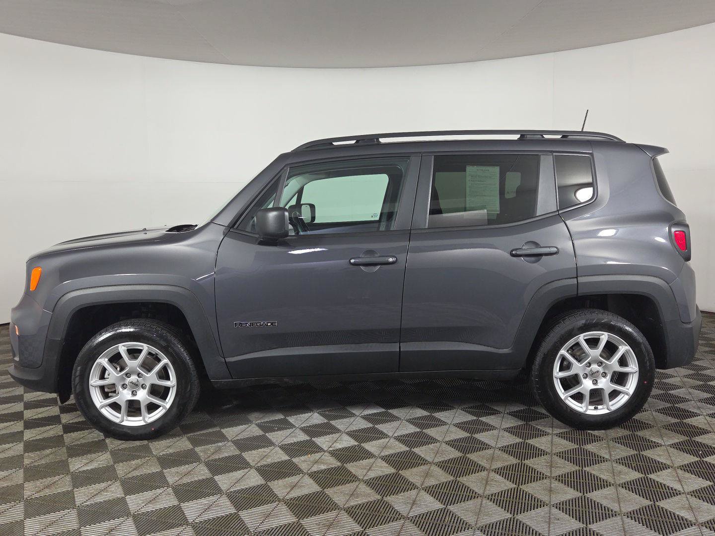 Used 2023 Jeep Renegade Latitude w/ Premium Group AWD/4WD image 6