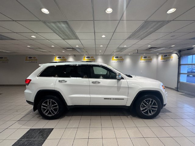 Used 2019 Jeep Grand Cherokee Limited w/ Trailer Tow Group IV AWD/4WD image 3