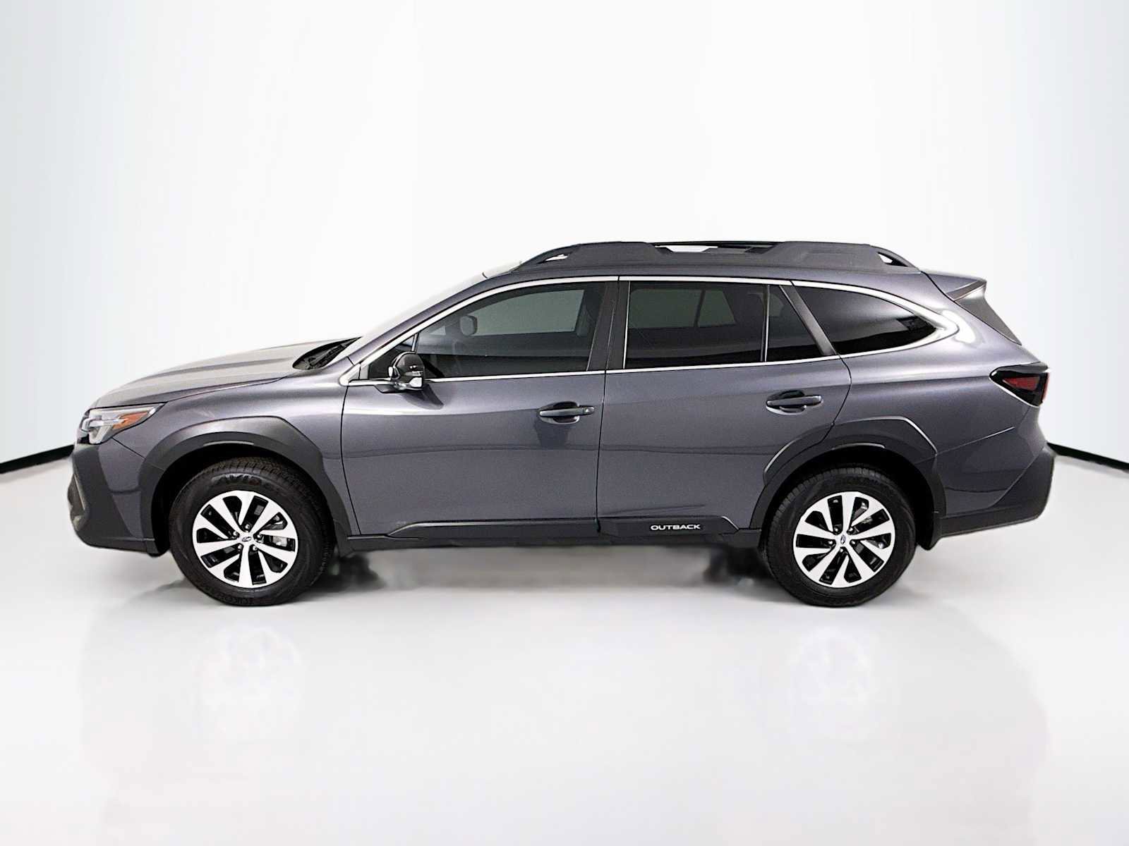 Used 2025 Subaru Outback Premium image 2