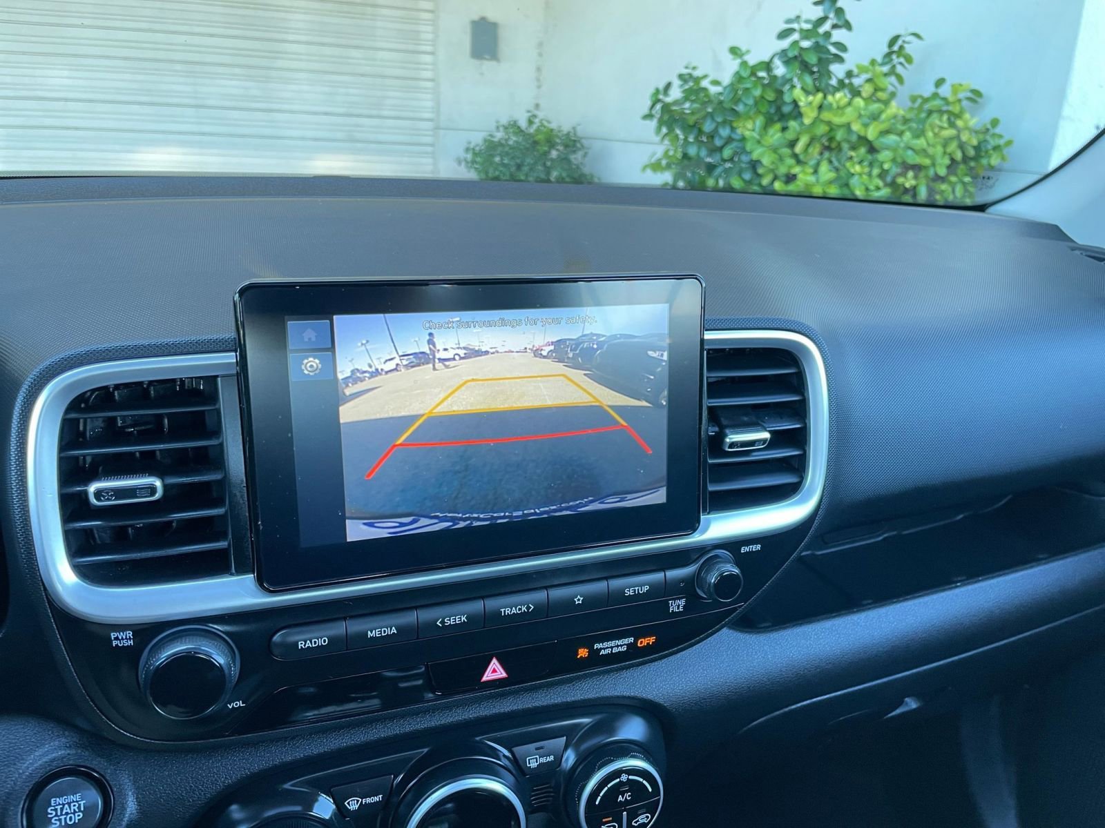 Used 2025 Hyundai Venue SEL image 24