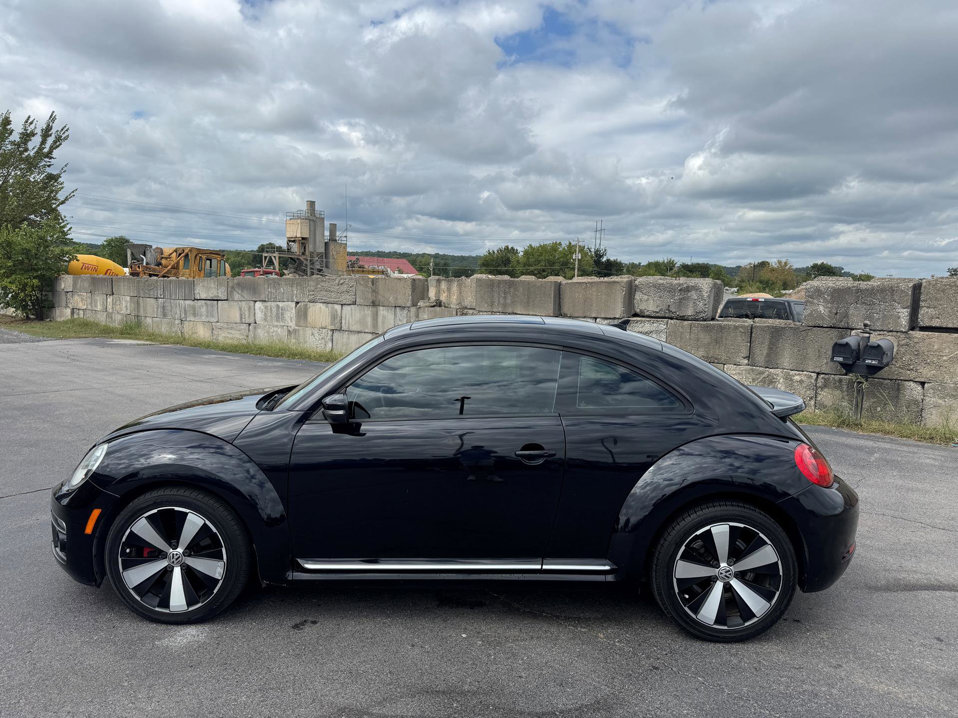 Used 2014 Volkswagen Beetle R-Line image 3