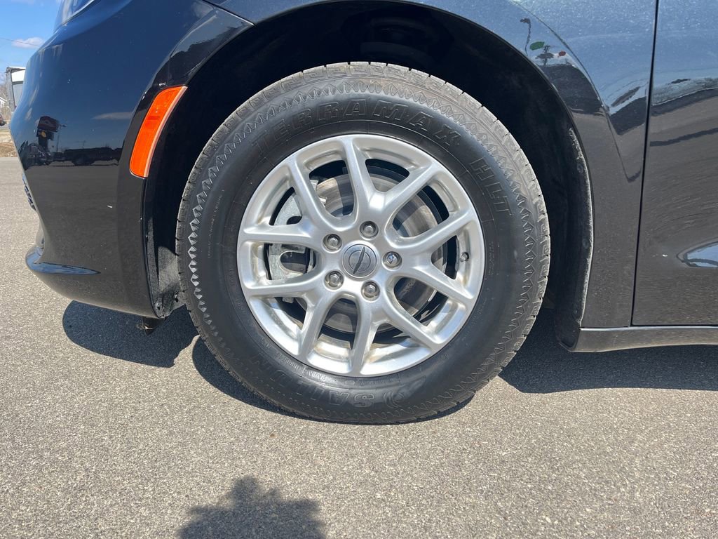 Used 2022 Chrysler Pacifica Touring-L image 29