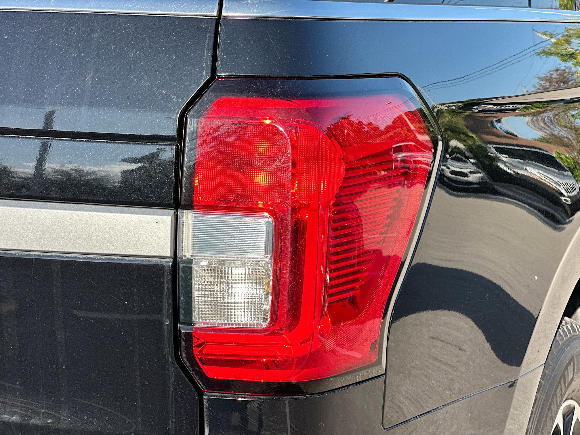 Used 2022 Ford Expedition XLT image 27