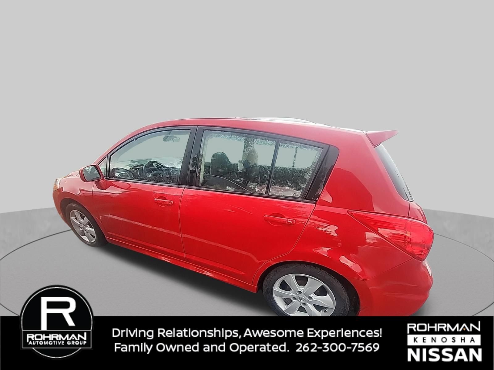Used 2010 Nissan Versa Hatchback w/ Premium Pkg FWD image 5