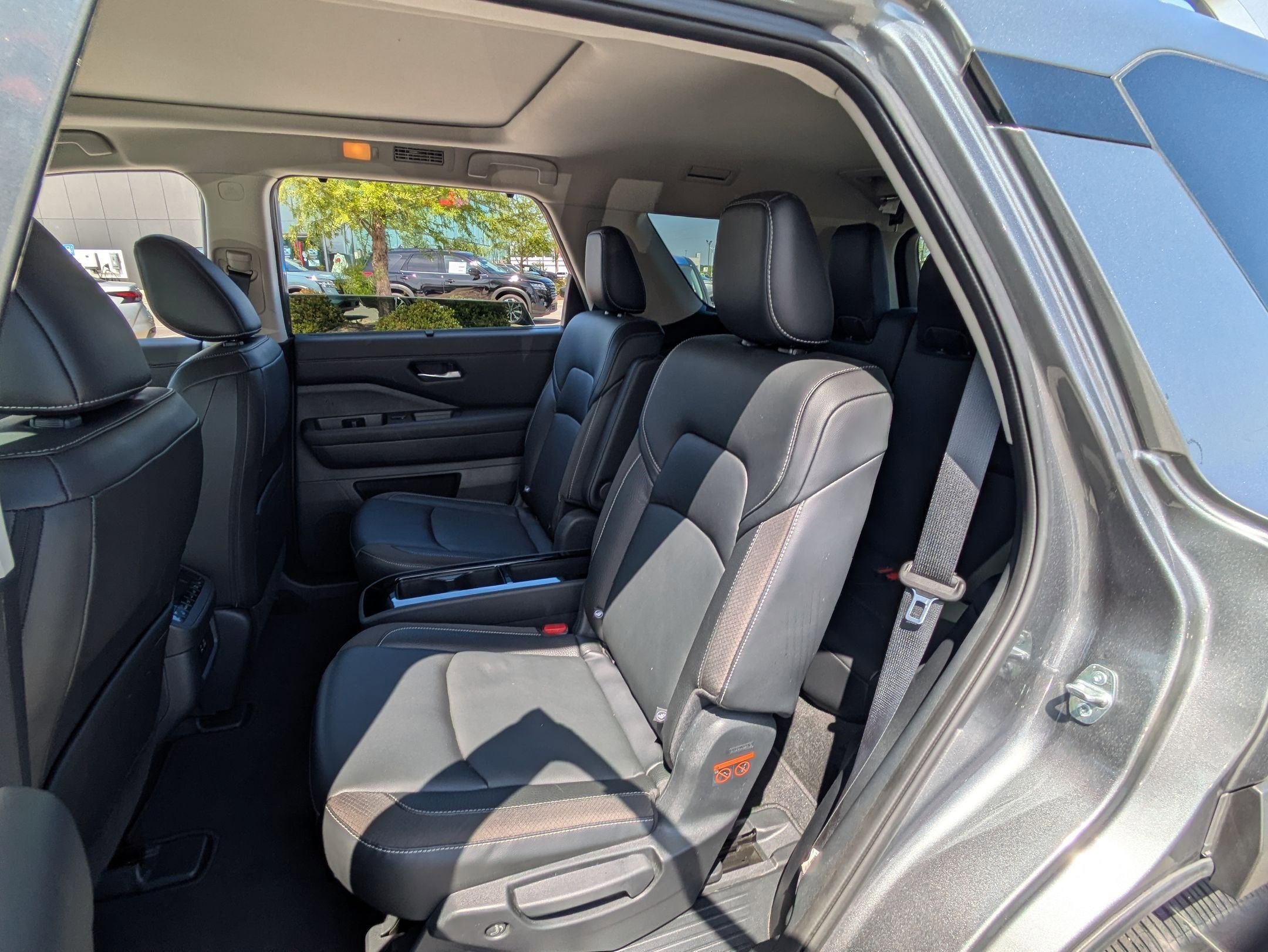Used 2023 Nissan Pathfinder SL w/ SL Premium Package AWD/4WD image 28