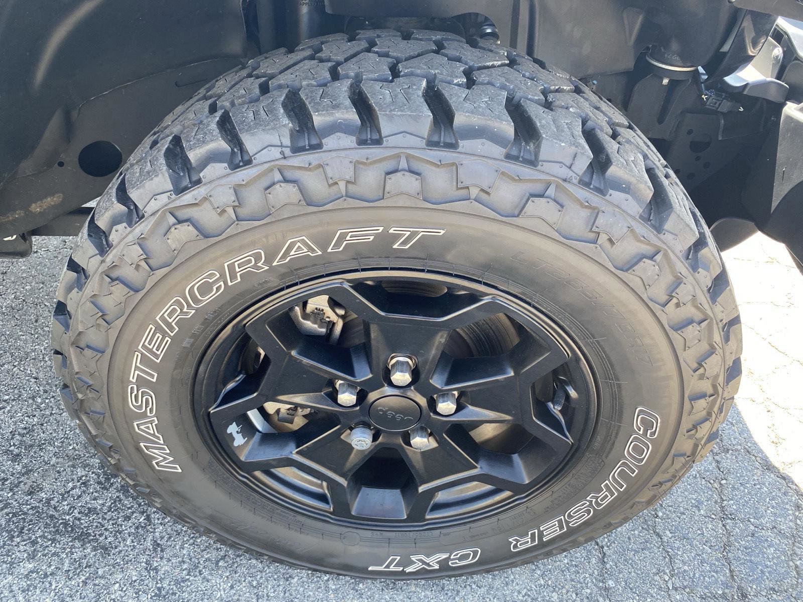 Used 2022 Jeep Gladiator Sport AWD/4WD image 37