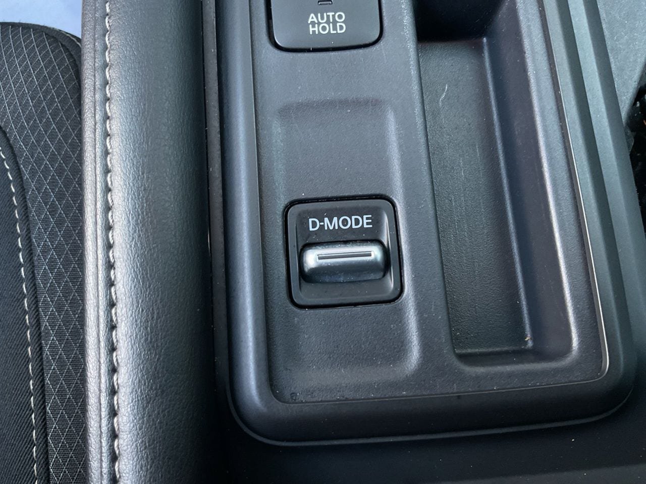 Used 2024 Nissan Pathfinder S FWD image 25