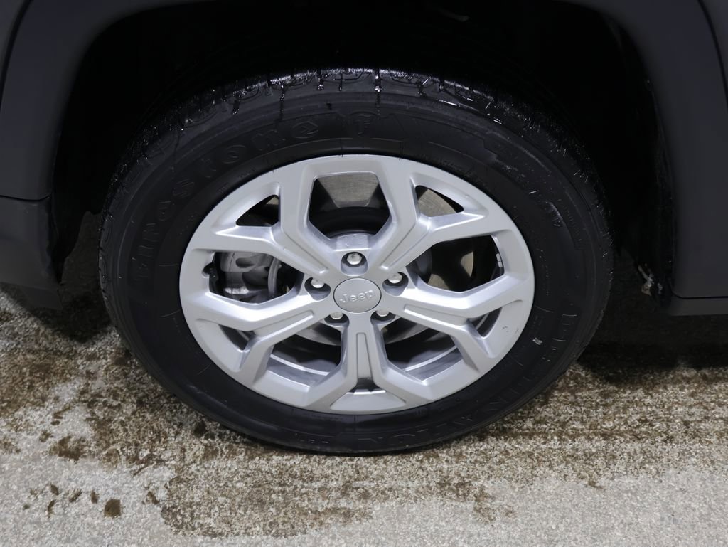 Used 2024 Jeep Compass Sport image 9