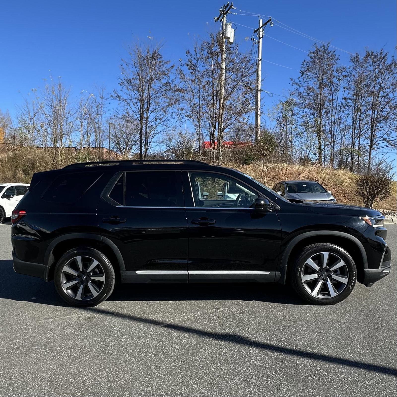 Certified 2025 Honda Pilot Touring image 6