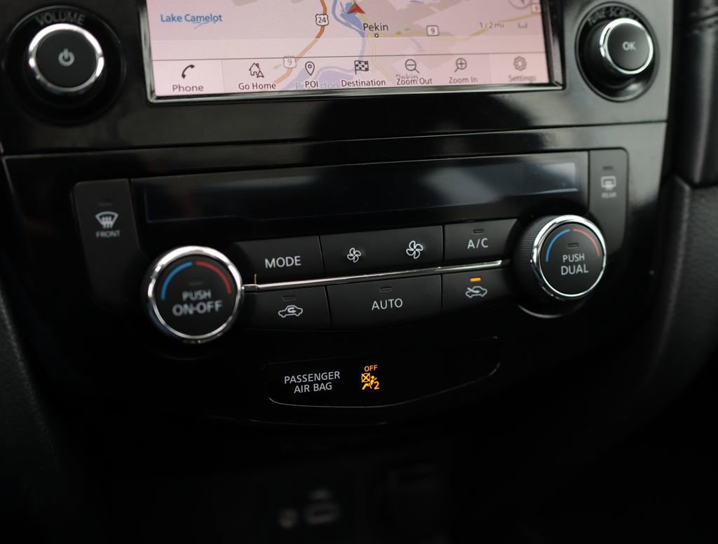 Used 2019 Nissan Rogue SL w/ Premium Package image 17