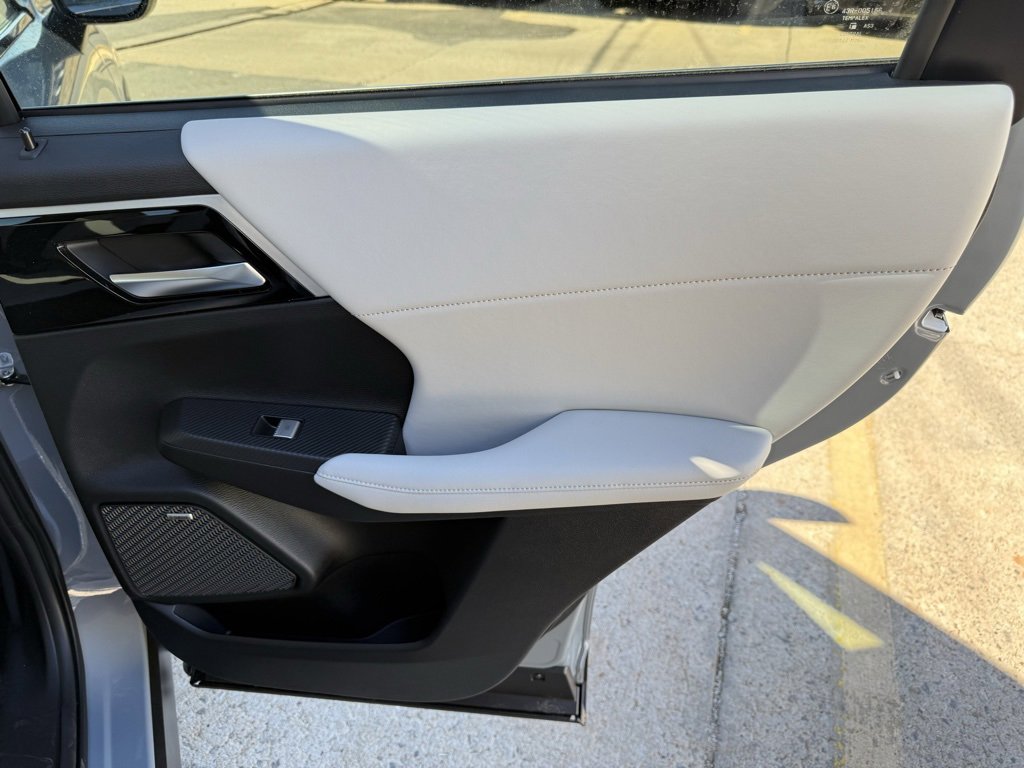 New 2026 Mitsubishi Outlander SE image 21