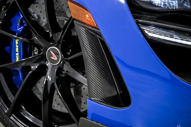Used 2018 McLaren 720S RWD image 4