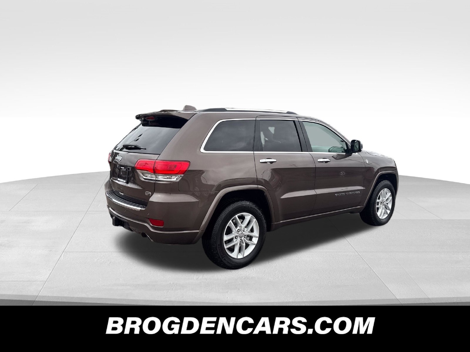 Used 2017 Jeep Grand Cherokee Overland AWD/4WD image 3