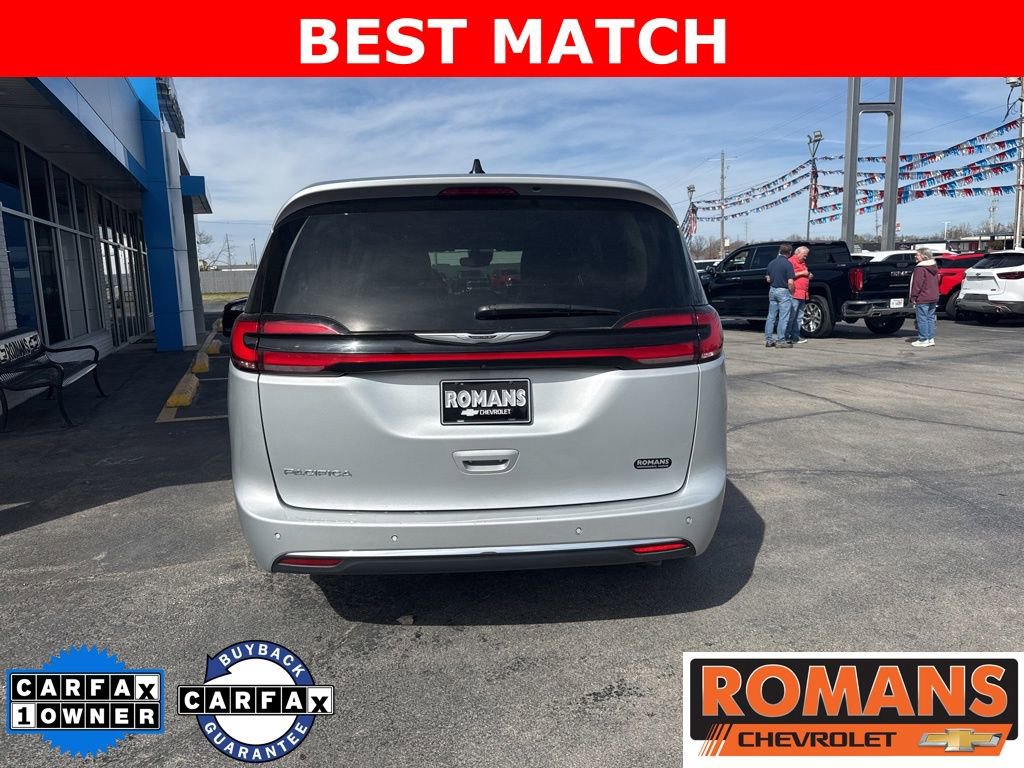 Used 2024 Chrysler Pacifica Touring-L FWD image 5