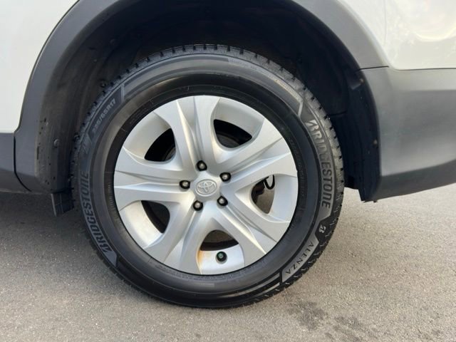 Used 2015 Toyota RAV4 LE image 27