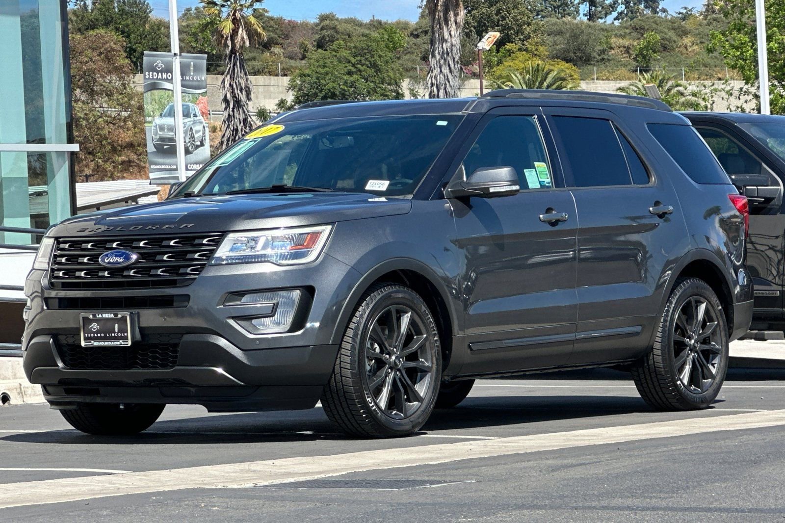 Used 2017 Ford Explorer XLT w/ Equipment Group 202A image 7