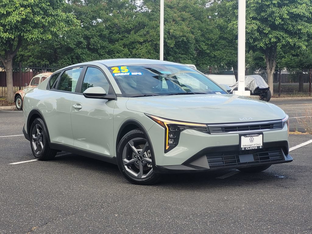 Used 2025 Kia K4 FWD image 2