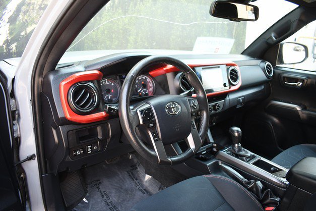 Certified 2018 Toyota Tacoma TRD Off-Road w/ Technology Package AWD/4WD image 14