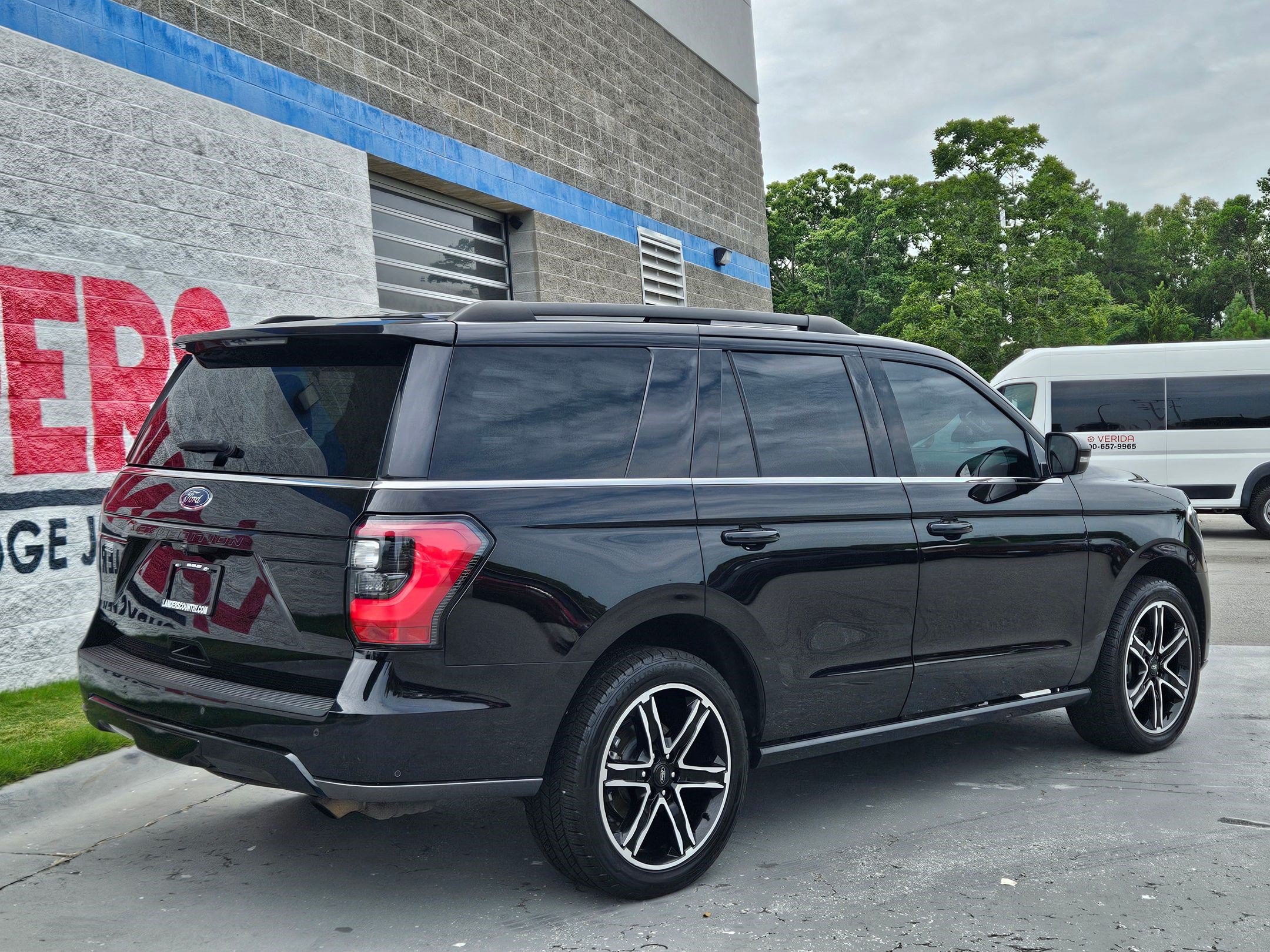 Used 2019 Ford Expedition Limited w/ Equipment Group 303A AWD/4WD image 7