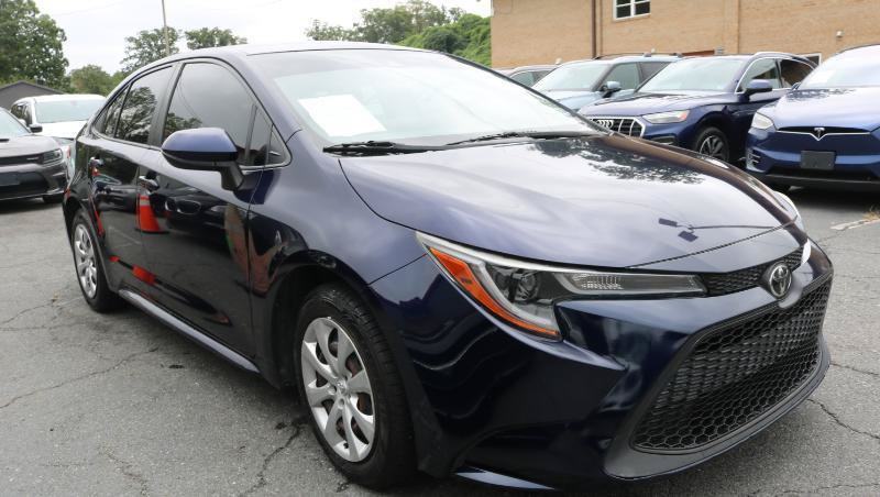 Used 2021 Toyota Corolla LE FWD image 3