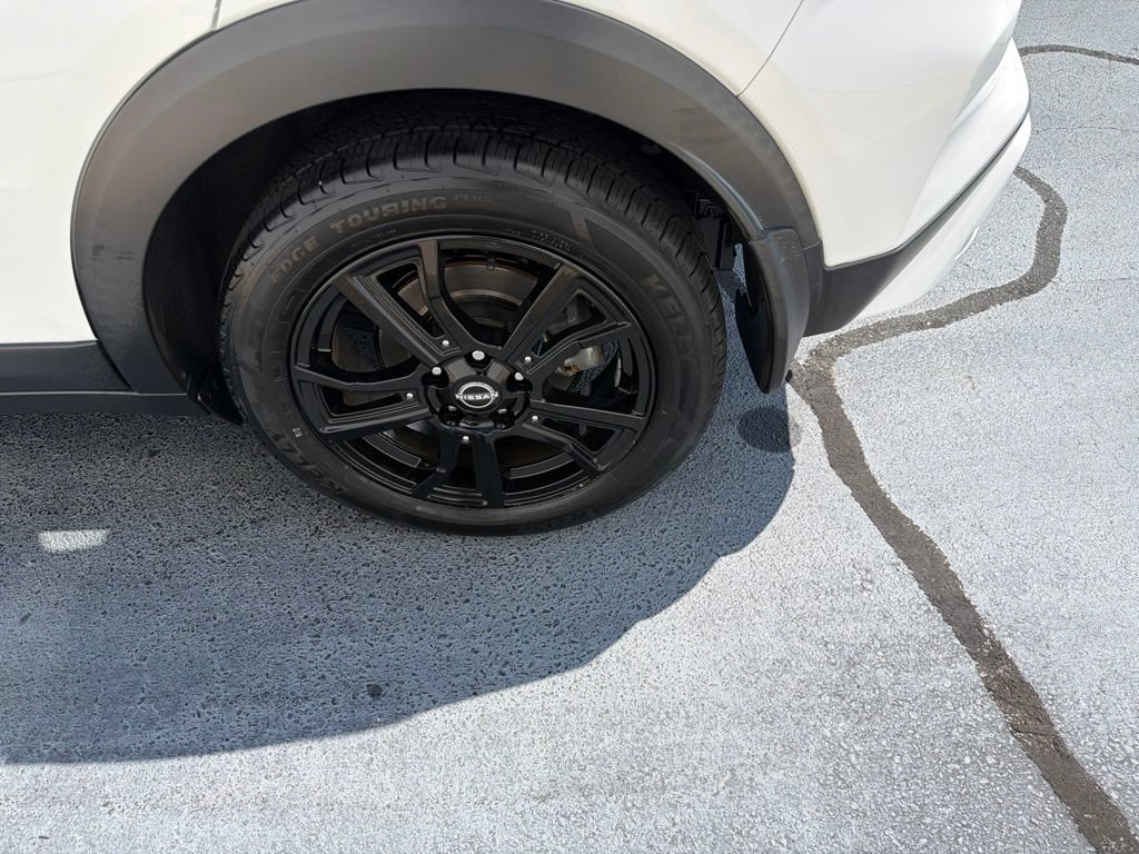 Used 2022 Nissan Kicks SR FWD image 16