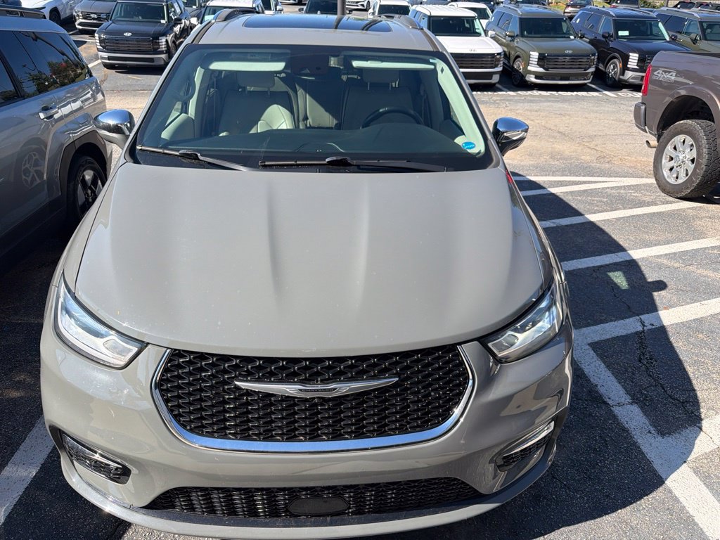Used 2021 Chrysler Pacifica Limited AWD/4WD image 1