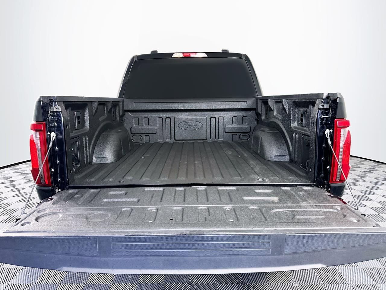 Used 2025 Ford F150 XLT w/ Equipment Group 301A Standard image 25