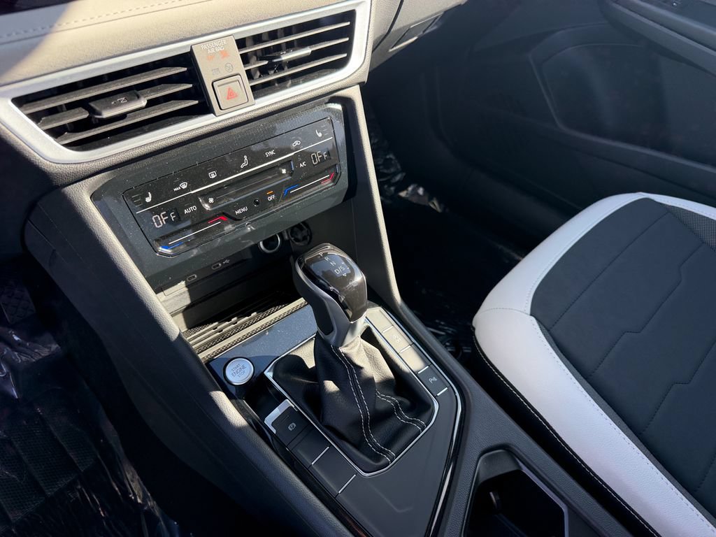 New 2026 Volkswagen Taos SE FWD image 18