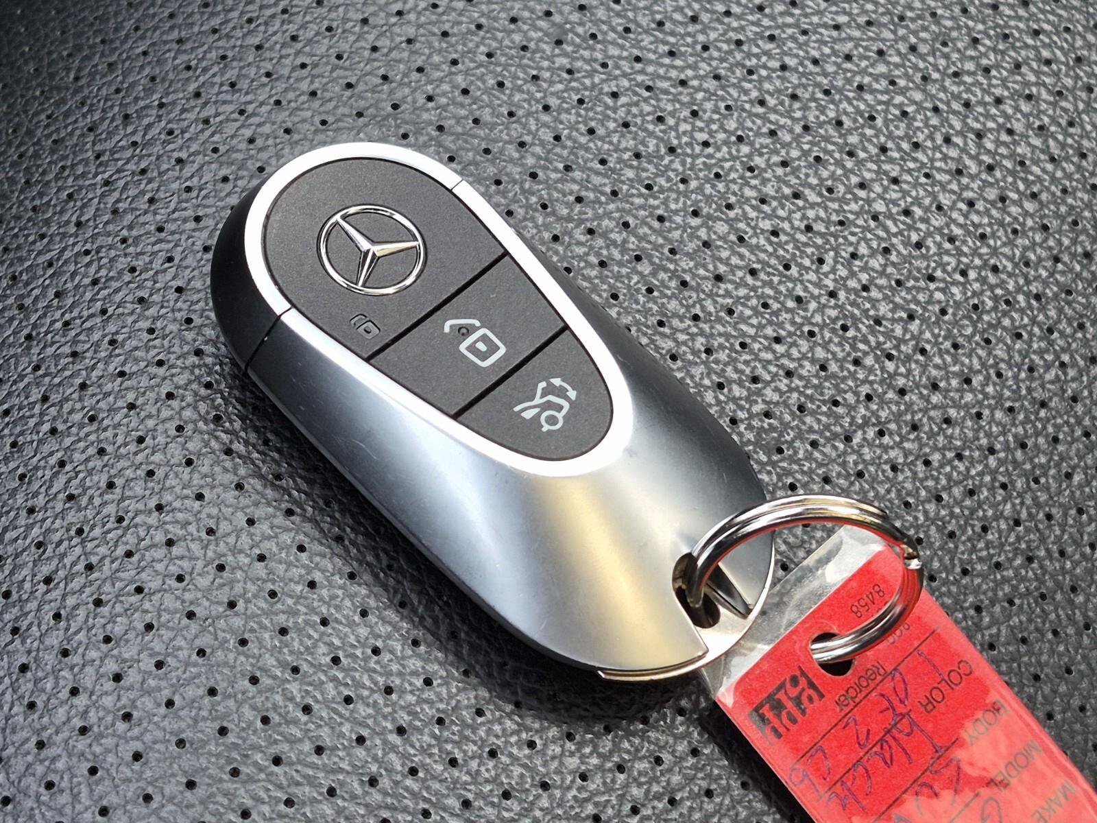 Used 2024 Mercedes-Benz GLC 300 image 32
