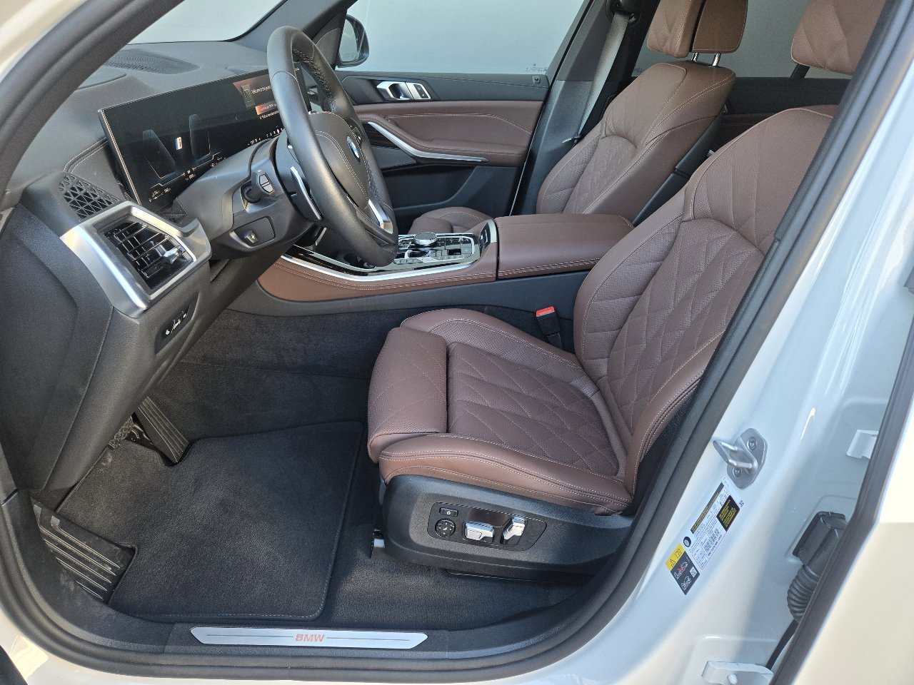 Used 2026 BMW X5 xDrive50e w/ Climate Comfort Package image 10