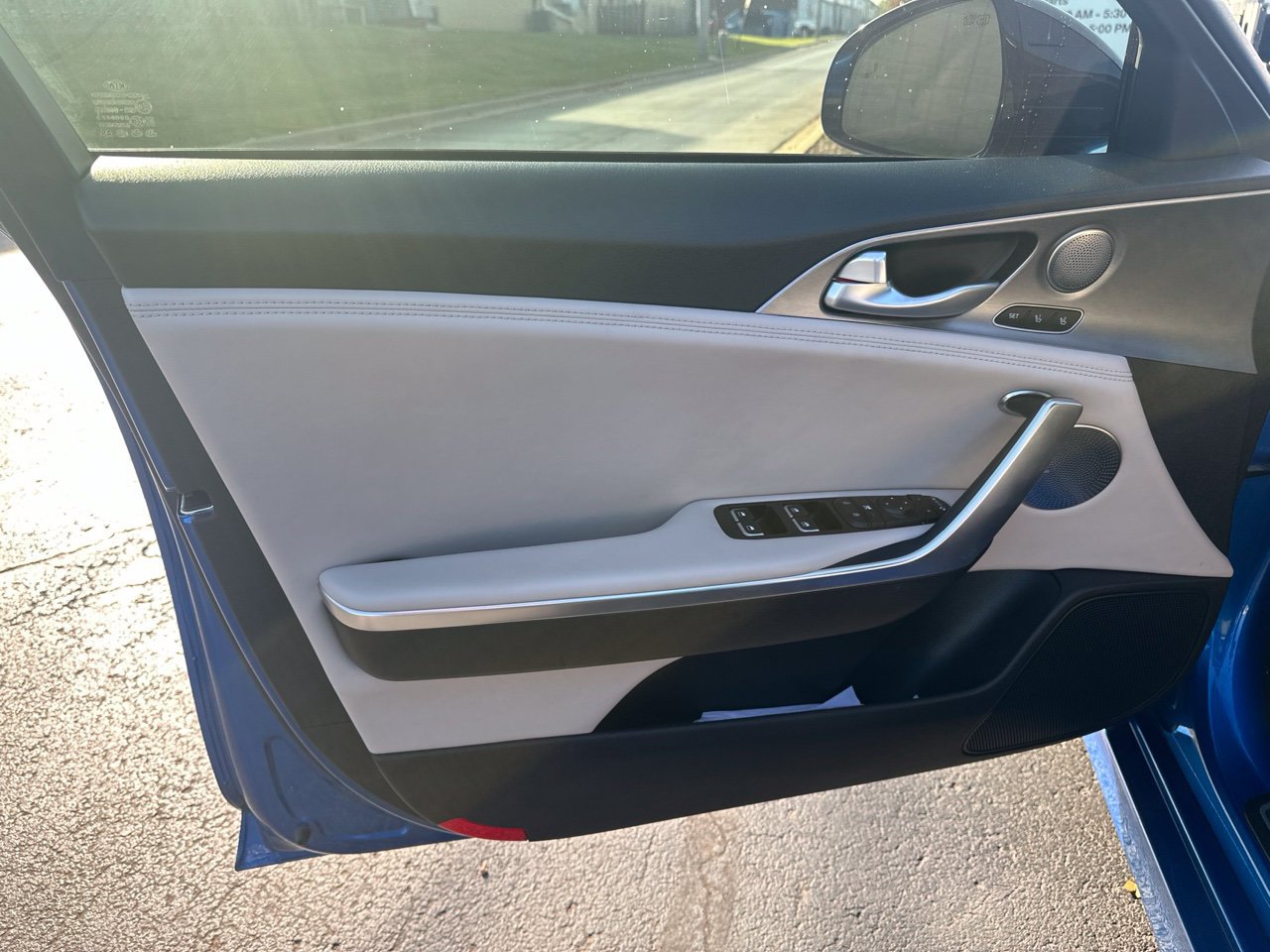 Used 2018 Kia Stinger GT2 AWD/4WD image 12