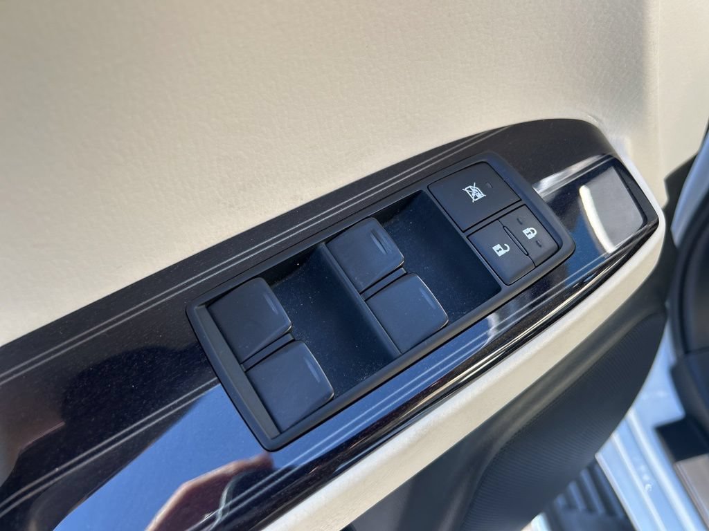 Used 2021 Lexus GX 460 Luxury w/ Accessory Package AWD/4WD image 28