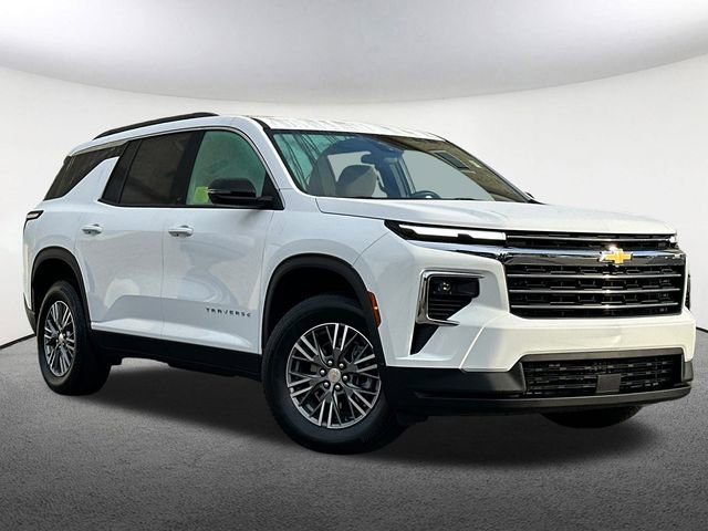 Used 2025 Chevrolet Traverse LT image 2