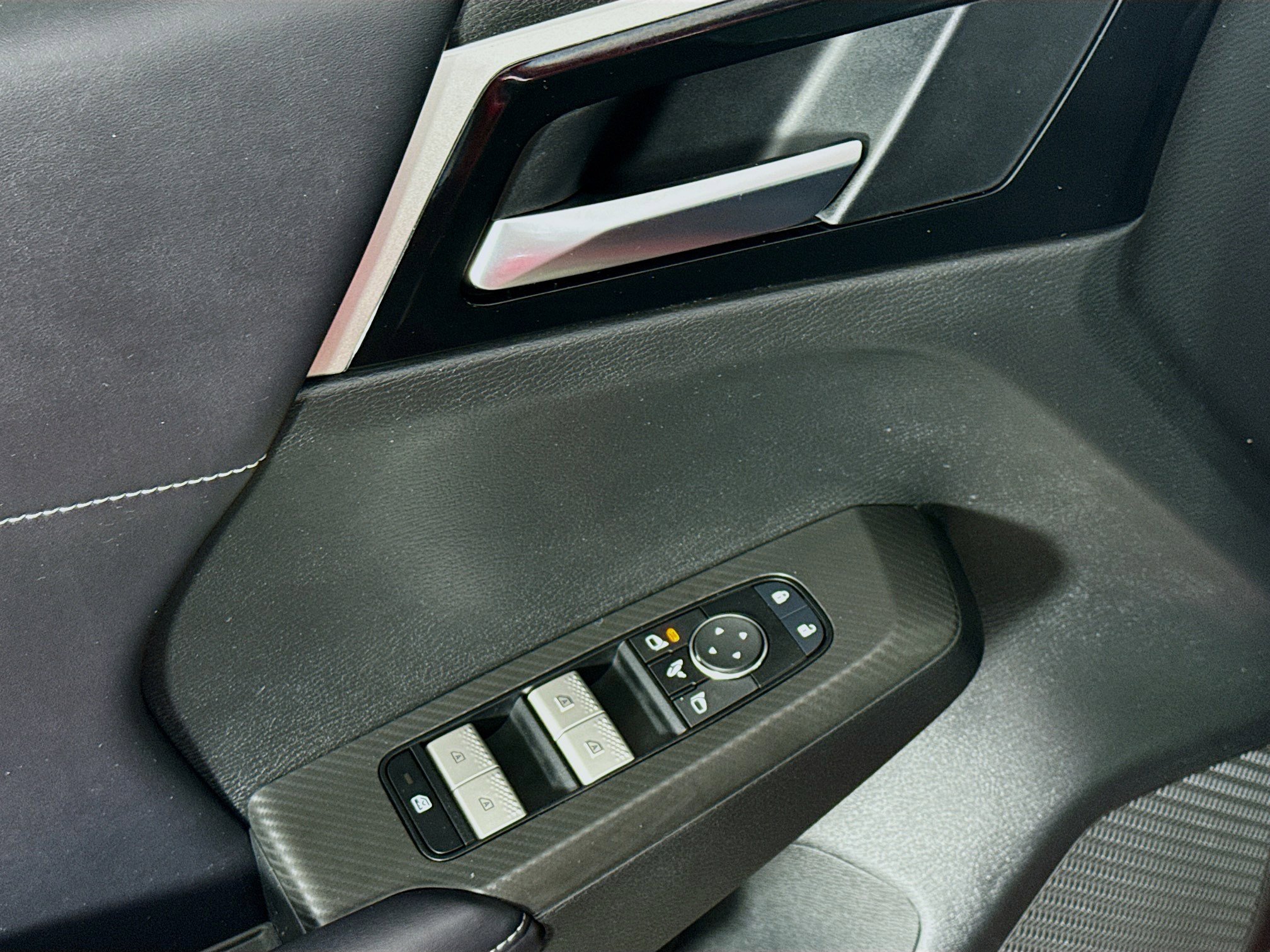 Used 2024 Mitsubishi Outlander SE image 24