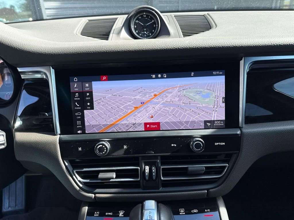 Certified 2023 Porsche Macan Turbo image 28