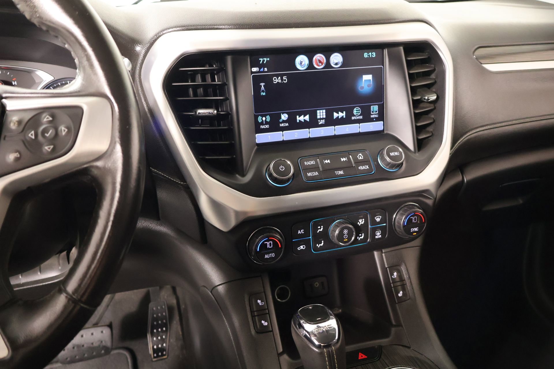 Used 2019 GMC Acadia SLT w/ Black Edition image 5