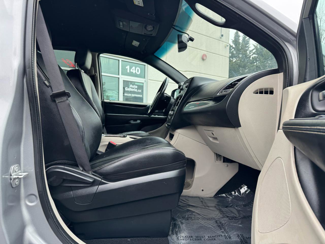 Used 2017 Dodge Grand Caravan SXT image 18