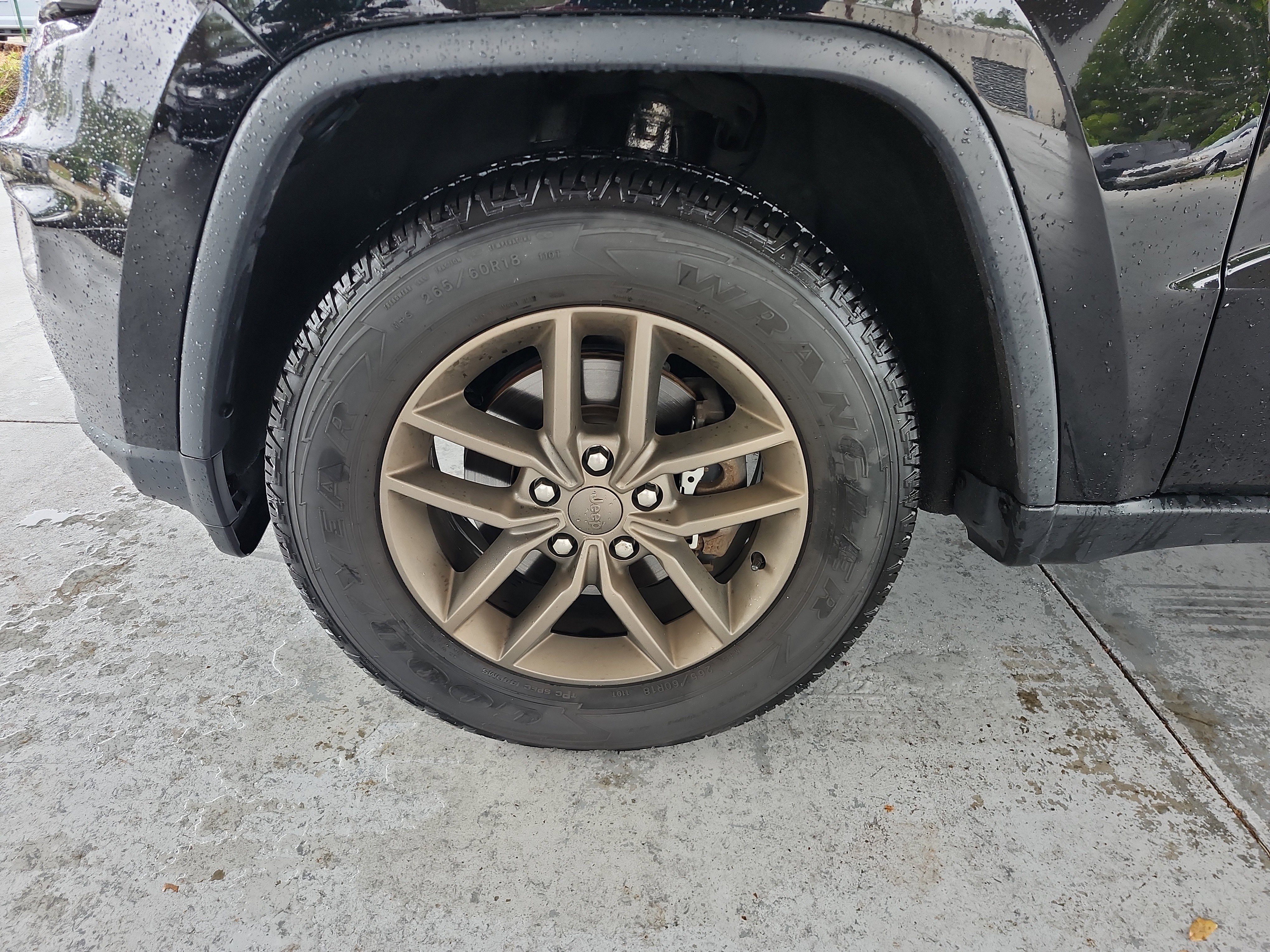 Used 2017 Jeep Grand Cherokee Laredo image 9