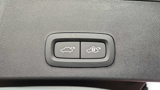 Certified 2026 Volvo XC40 B5 Plus w/ Protection Package Premier AWD/4WD image 57