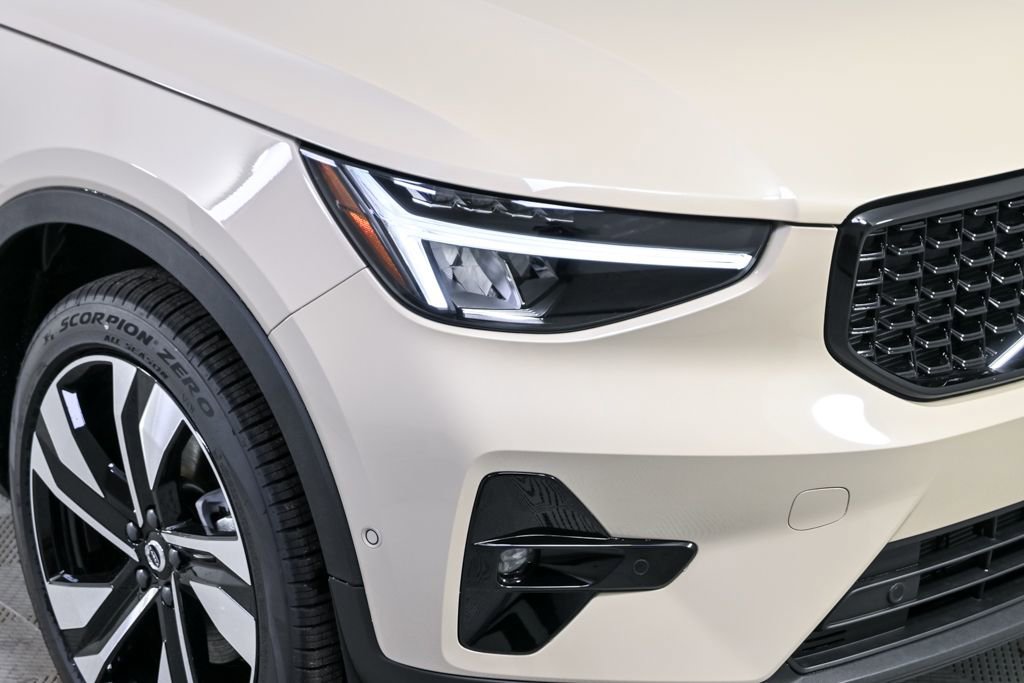 New 2026 Volvo XC40 B4 Plus w/ Protection Package Premier FWD image 36